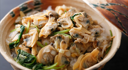 Asari don (a bowl of rice topped with clams)