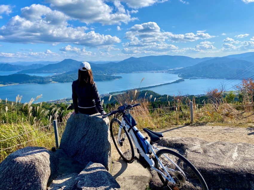 パノラマ展望所からのE-BIKEと天橋立